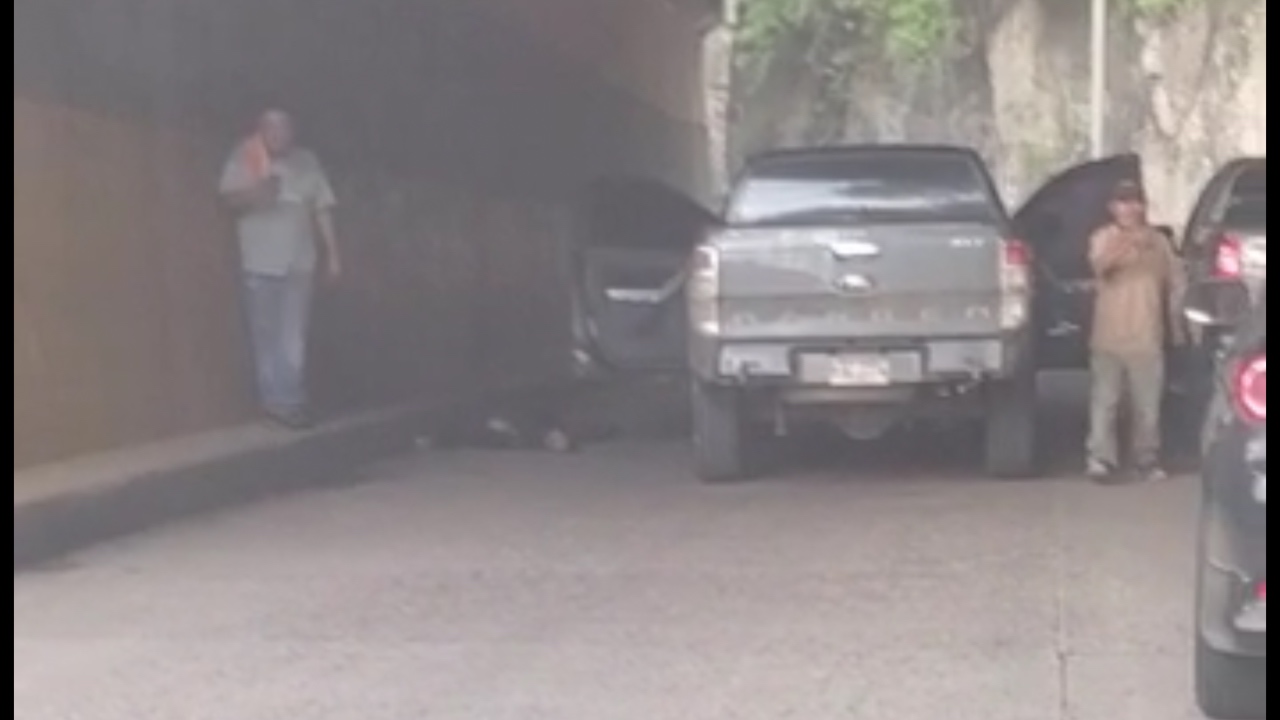 Bajan del carro y acribillan a un hondureño bajo un puente de Tegucigalpa a plena luz del día