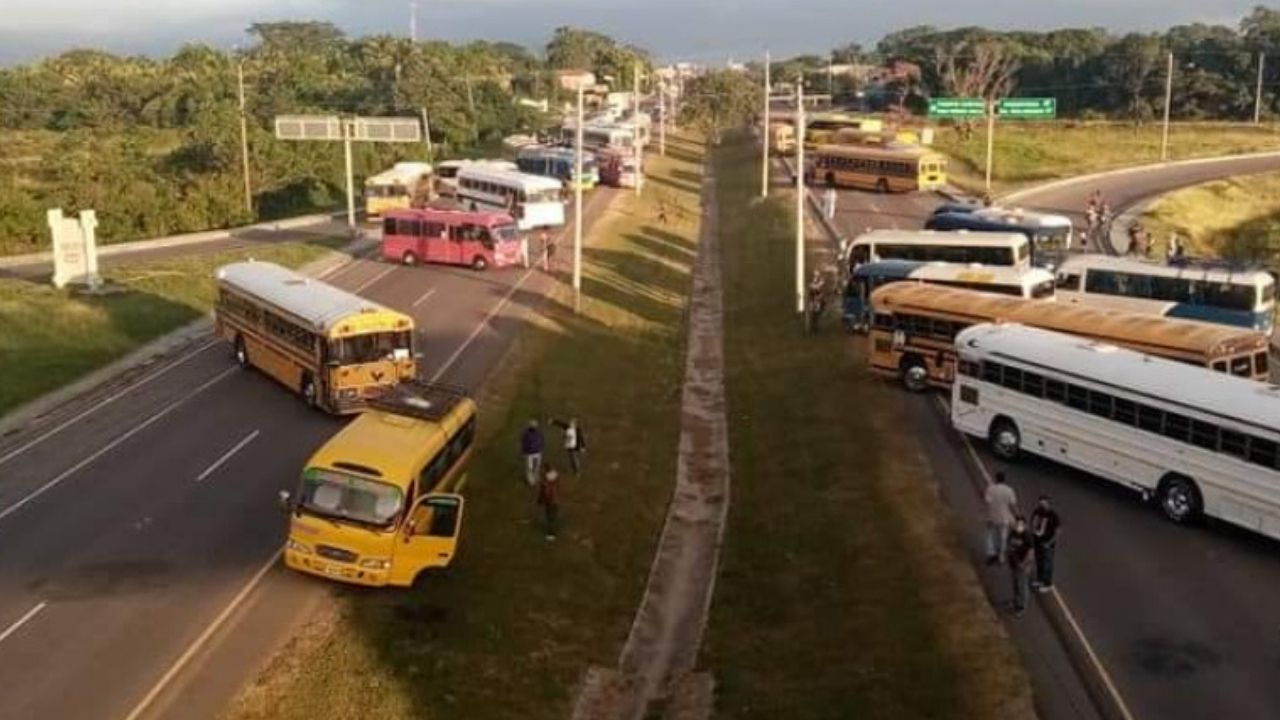 Transportistas hondureños anuncian paro de labores a nivel nacional este jueves