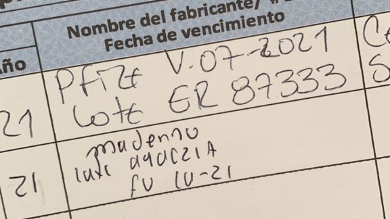 Según carnet de vacunación hay mezcla en aplicación de dosis anticovid, médico hondureño advierte del peligro