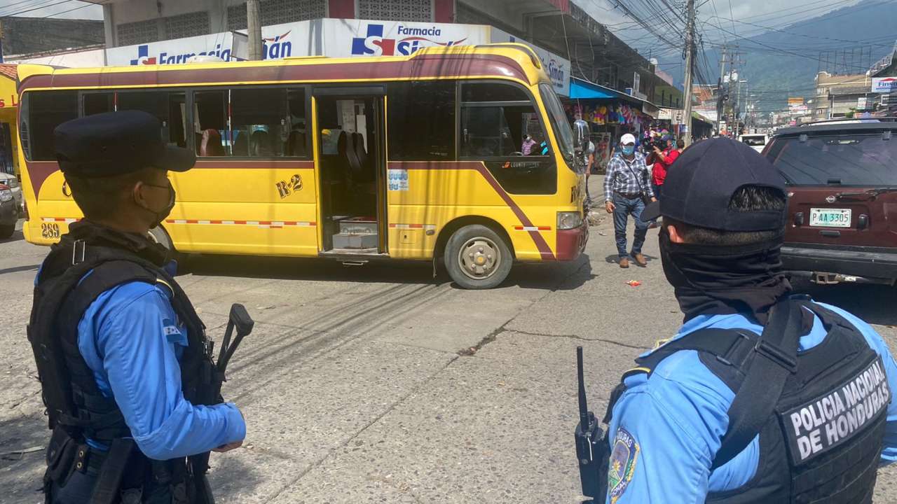 Hieren a supuesto ladrón hondureño que intentó asaltar a pasajeros de un rapidito