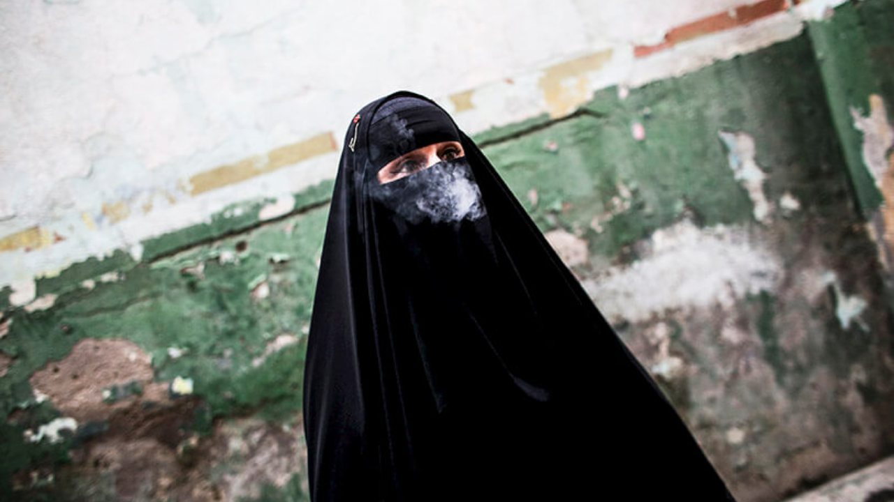 No reírse, azotes y golpizas: Las prohibiciones y castigos más crueles de los talibanes a las mujeres en Afganistán