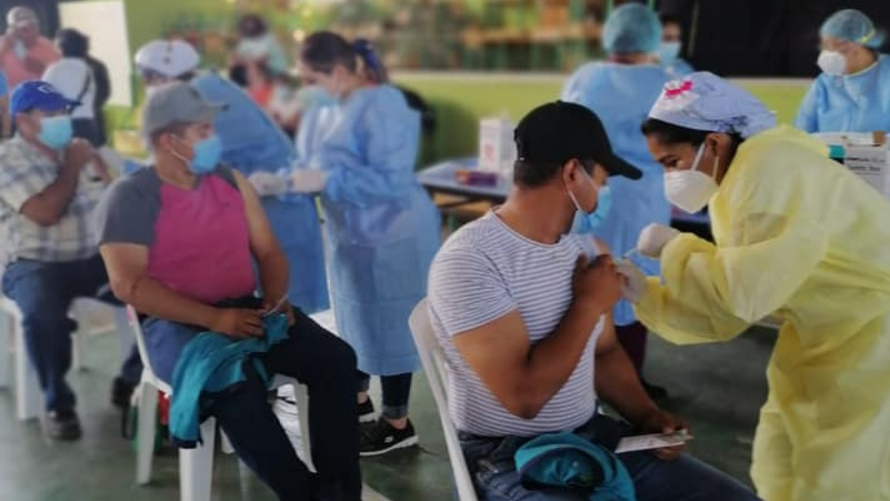 IHSS descarta solicitar préstamo de vacunas de AstraZeneca a Salud