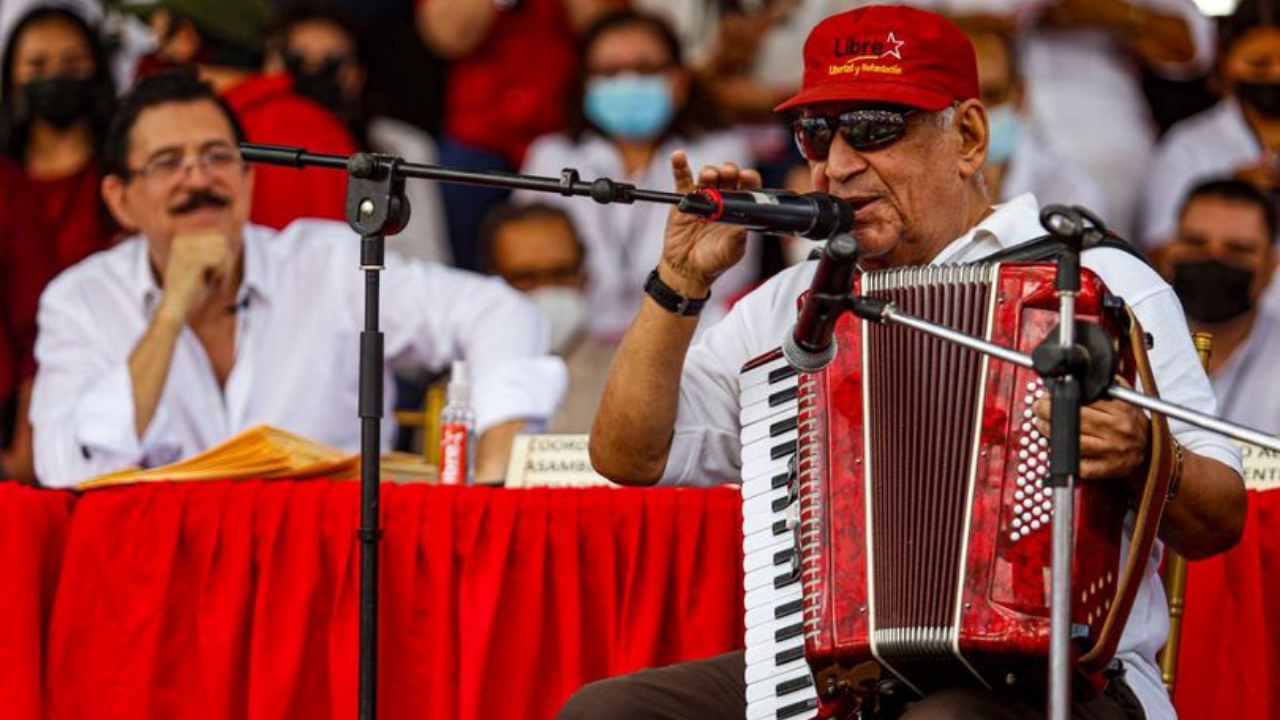 Por covid muere el cantautor hondureño Macario Mejía