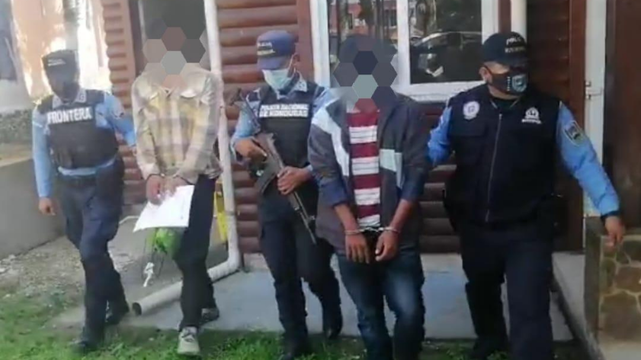Retornan de Estados Unidos y son capturados por diferentes delitos