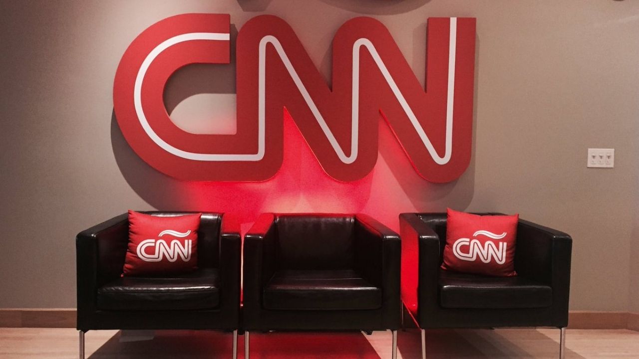 Imagen de CNN despide a 3 empleados por no estar vacunados contra el covid-19