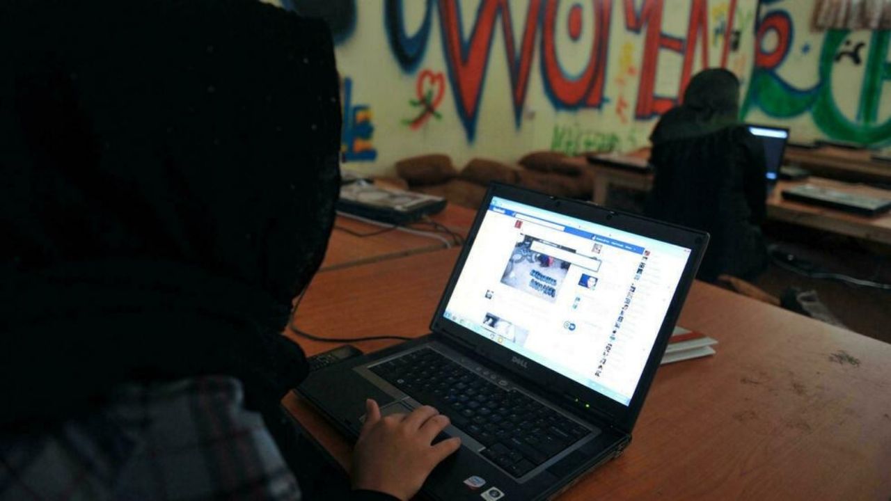 'Influencers' afganos desaparecen de las redes sociales
