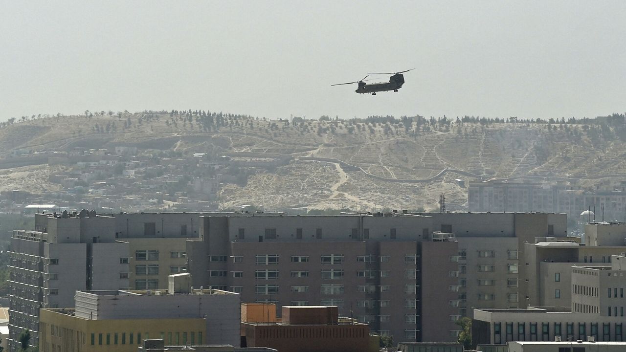 Estados Unidos sacó por vía aérea de Afganistán a 7 mil personas