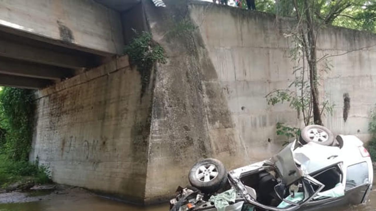 Supuesto conductor salvadoreño muere al caer de puente en Olancho, Honduras