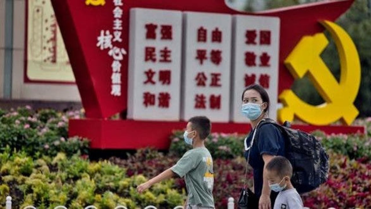 China se enfrenta a rebrotes y Estados Unidos retrasa su meta de vacunación