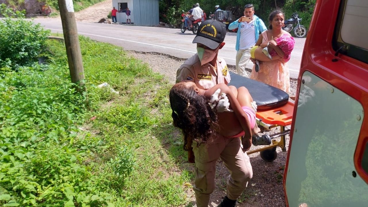 Accidente vehicular deja varias personas gravemente heridas entre ellos niños