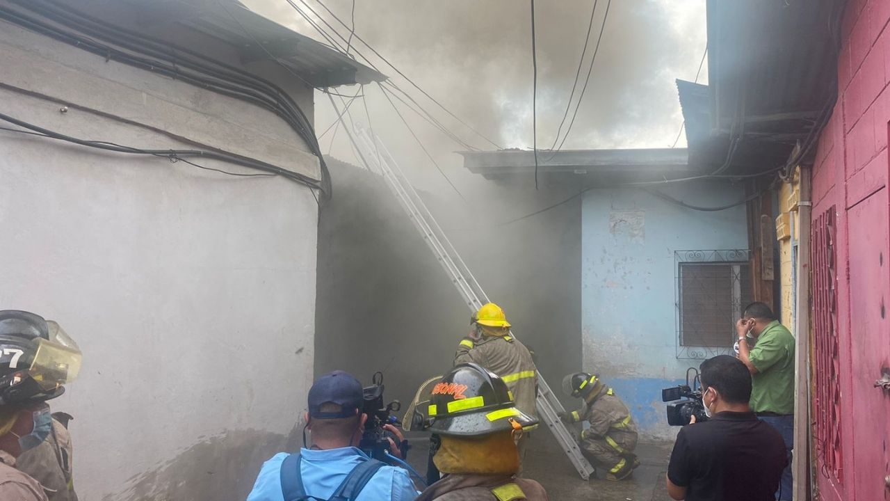 Niño de 4 años muere calcinado en voraz incendio en una cuartería en San Pedro Sula