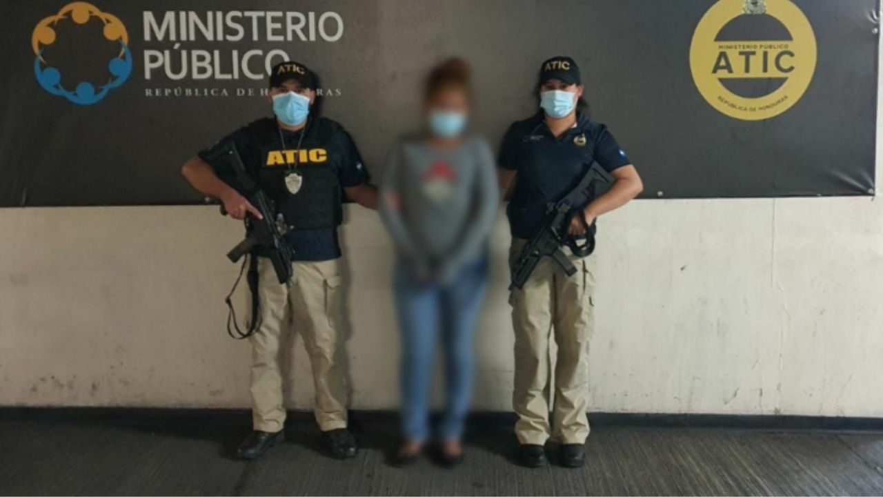 Capturan a presunta integrante de la Pandilla 18 vinculada a cementerio clandestino en 'El Lolo'
