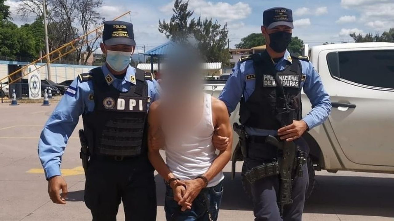 Por presunto asesinato de dos personas detienen a pandillero hondureño de la 18