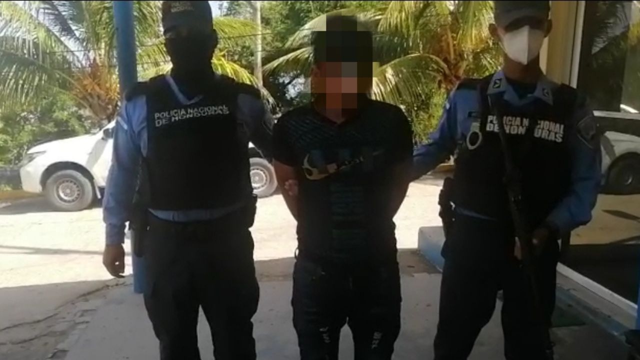 Hondureño es capturado por supuestamente decapitar con machete a su esposa