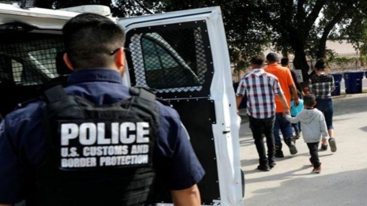 Un juez federal de Texas anula las prioridades del gobierno para detener y deportar a inmigrantes