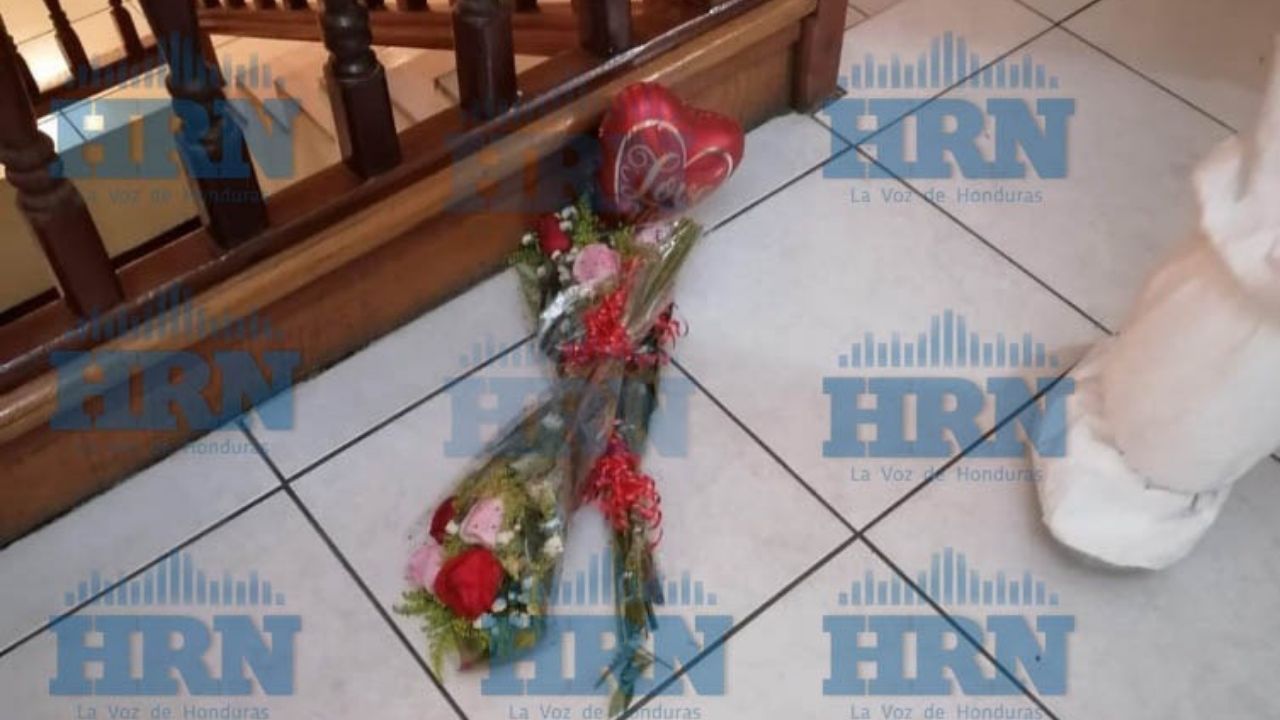 Con tres ramos de flores rojas llegaron sicarios que mataron a exdiputada hondureña en su casa