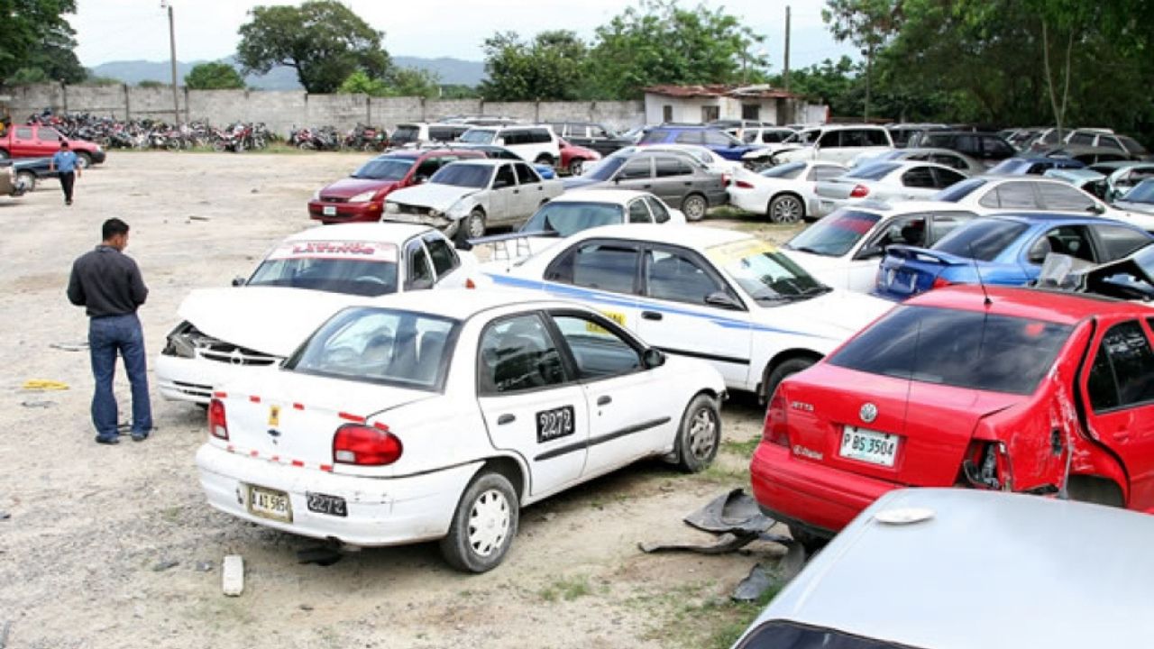 Dueños de vehículos decomisados hace tres meses en Tránsito deben pagar esta multa para evitar que los subasten