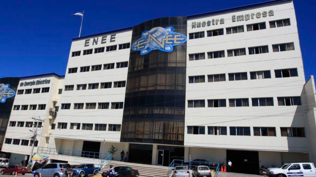 Excesivos beneficios a generadores de energía tienen postrada a la ENEE