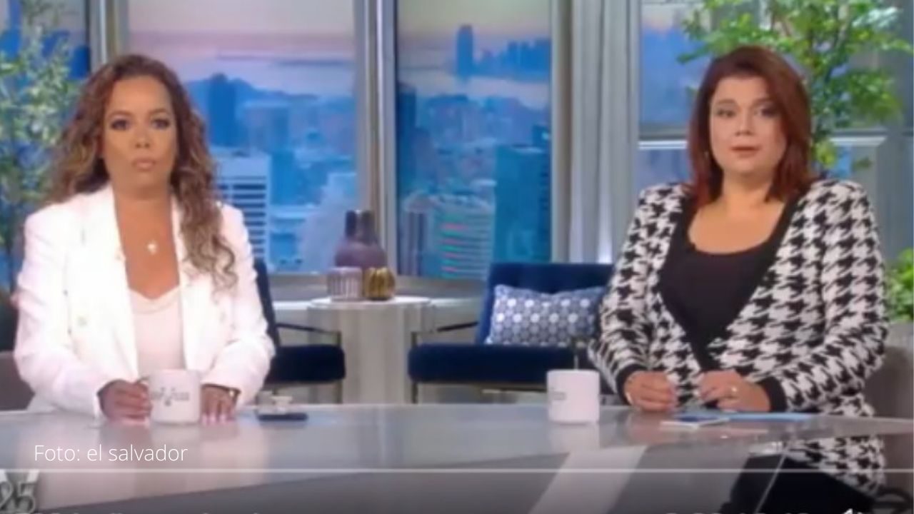 Dos presentadoras dan positivo a covid minutos antes de entrevistar a la vicepresidenta de Estados Unidos, Kamala Harris