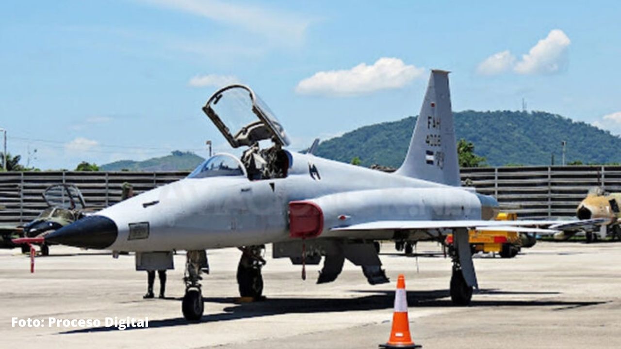 Un avión F-5 de la Fuerza Aérea de Honduras aterrizó de emergencia en La Ceiba