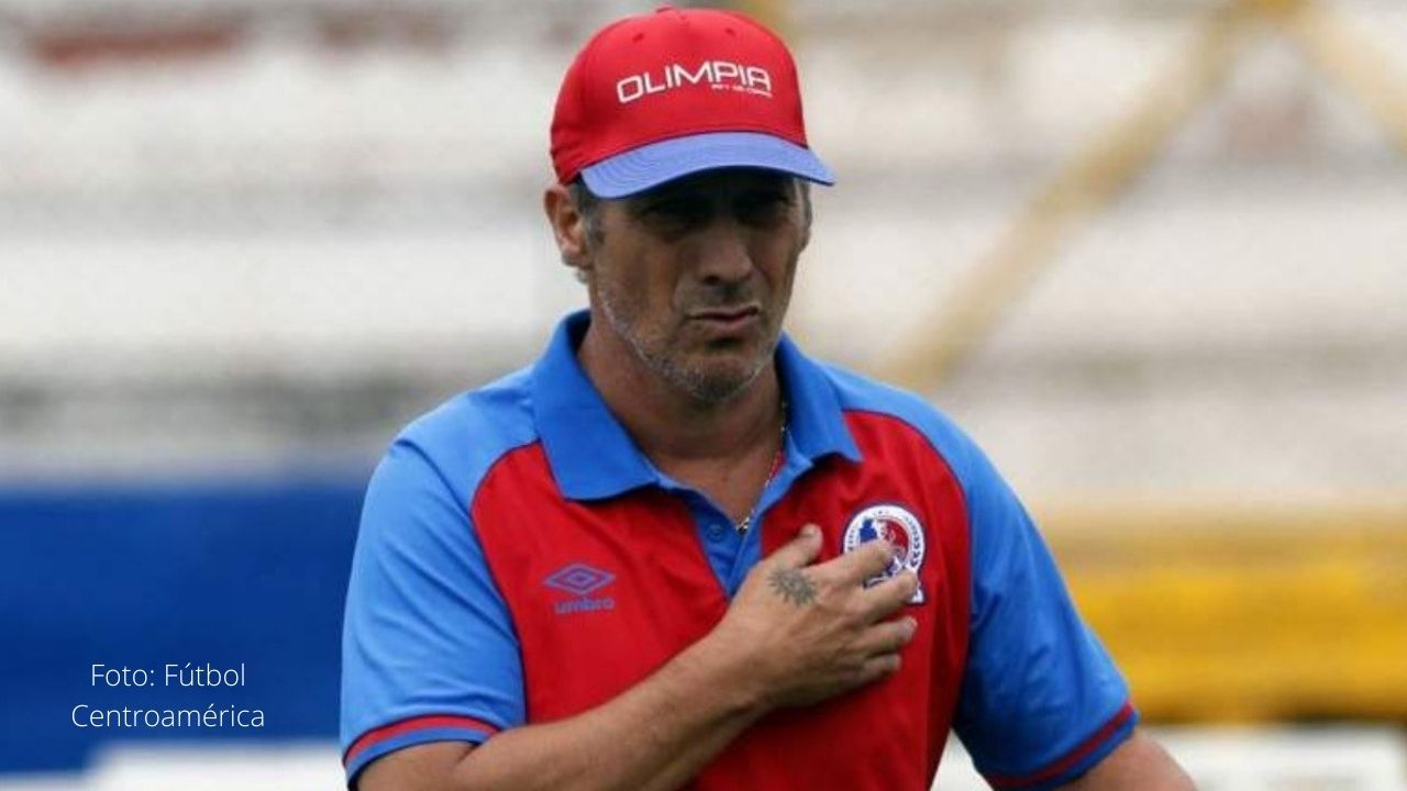 Pedro Troglio pone a disposición su cargo tras lo sucedido en Surinam