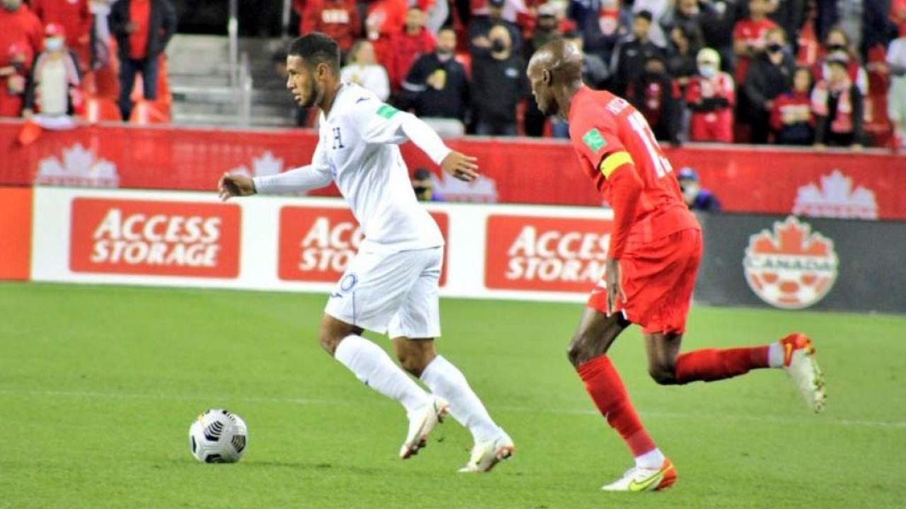 Alex López sufrió una lesión y salió del partido frente a Canadá