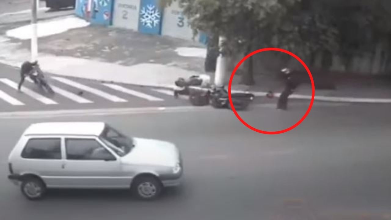 Motociclista se enfrenta a tiros con dos asaltantes en plena calle y el vídeo es sensación en redes