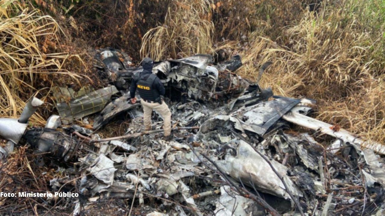 ATIC Inspecciona pista clandestina donde aterrizó una narcoavioneta