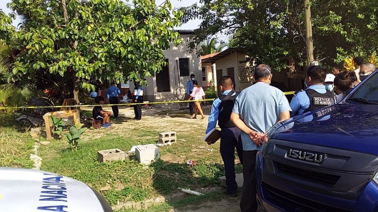 Mientras estaban en un velatorio, sicarios acribillan a tres hondureños en Puerto Cortés