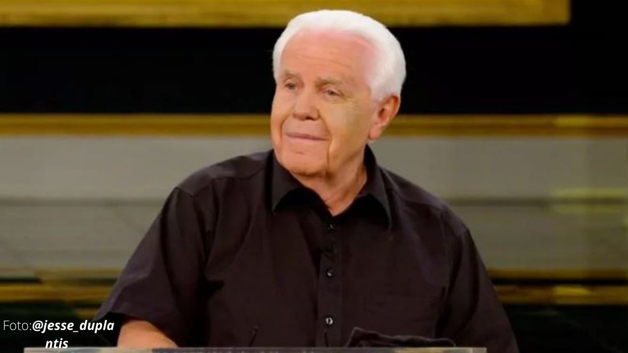 El pastor más rico del mundo pide a sus feligreses dar más dinero para acelerar la venida de Jesús