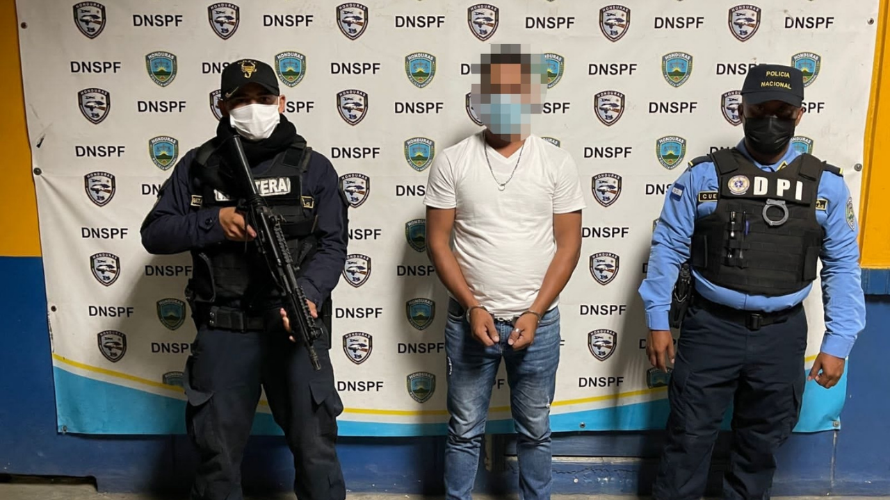 Detienen a supuesto 'coyote' en Honduras cuando llevaba ilegalmente a un menor de edad