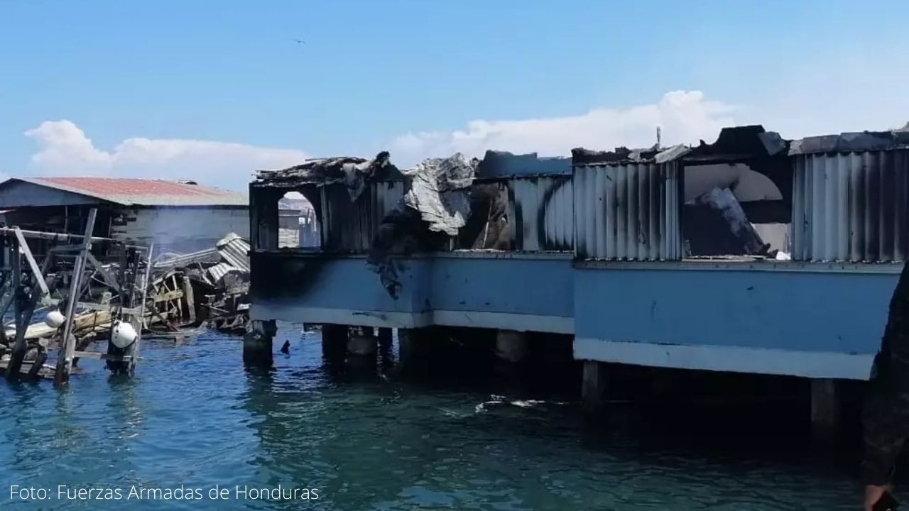 Unas 135 viviendas fueron afectadas por el incendio en la Isla de Guanaja