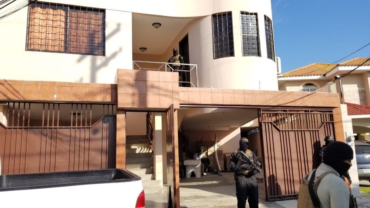 Caen cuatro supuestos miembros de una estructura criminal en una zona exclusiva de San Pedro Sula