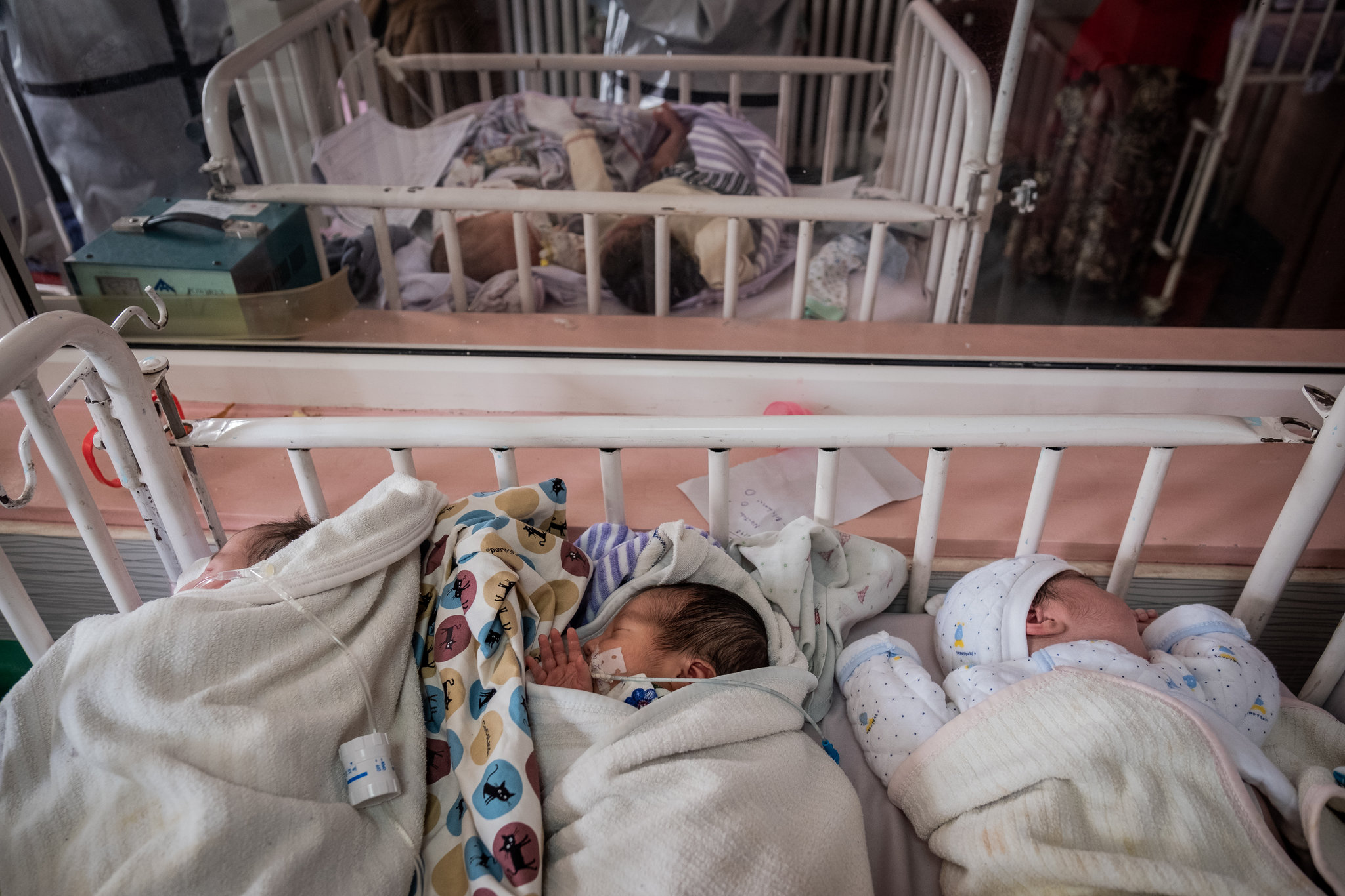 Tragedia de familias afganas que  venden a sus bebés por $500 para poder alimentarse