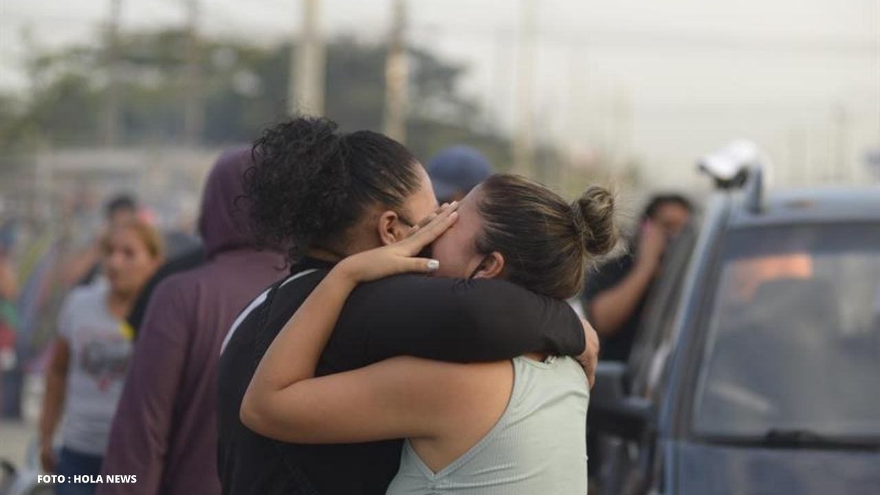 El drama de una madre que espera la cabeza de su hijo asesinado en la prisión de Ecuador