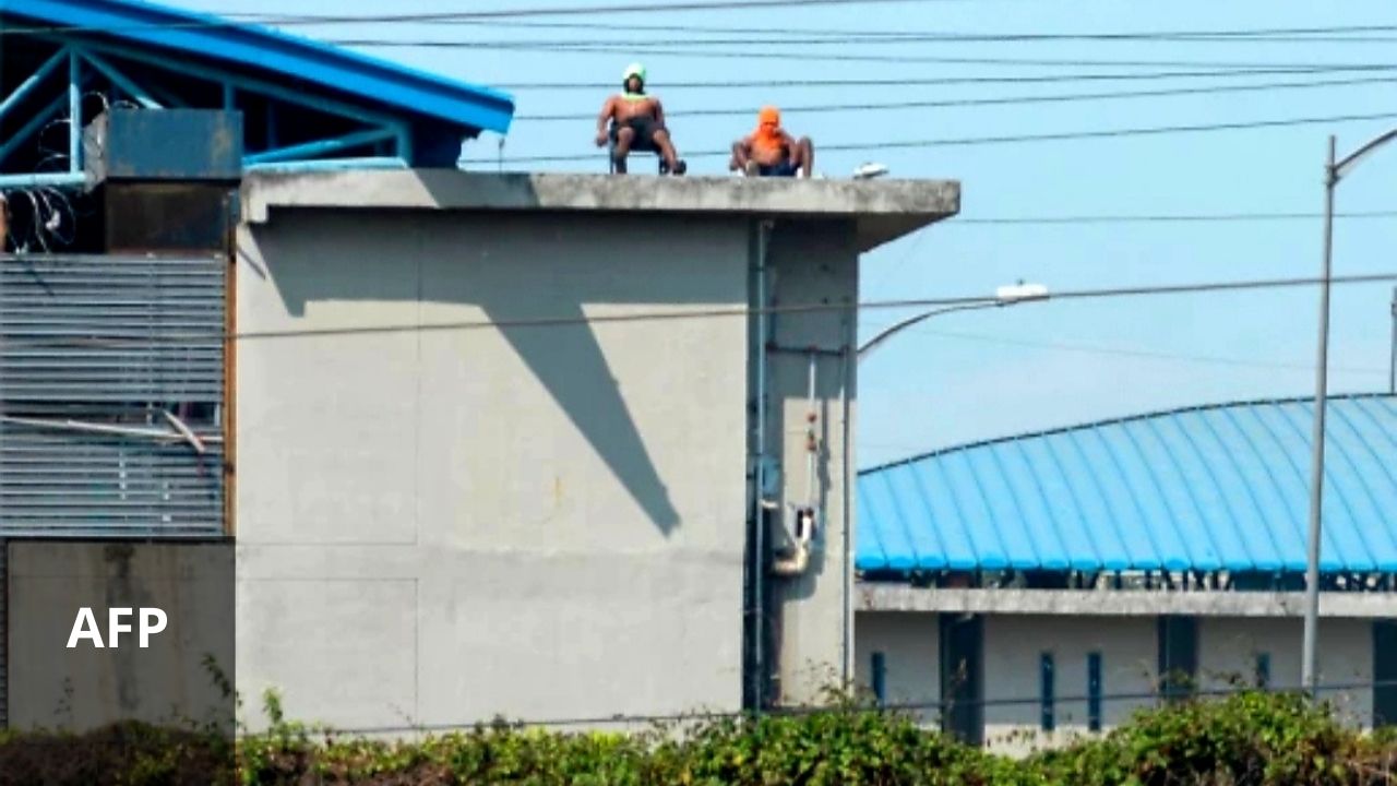 Encuentran a siete reos ahorcados en una cárcel donde hubo motín en Ecuador