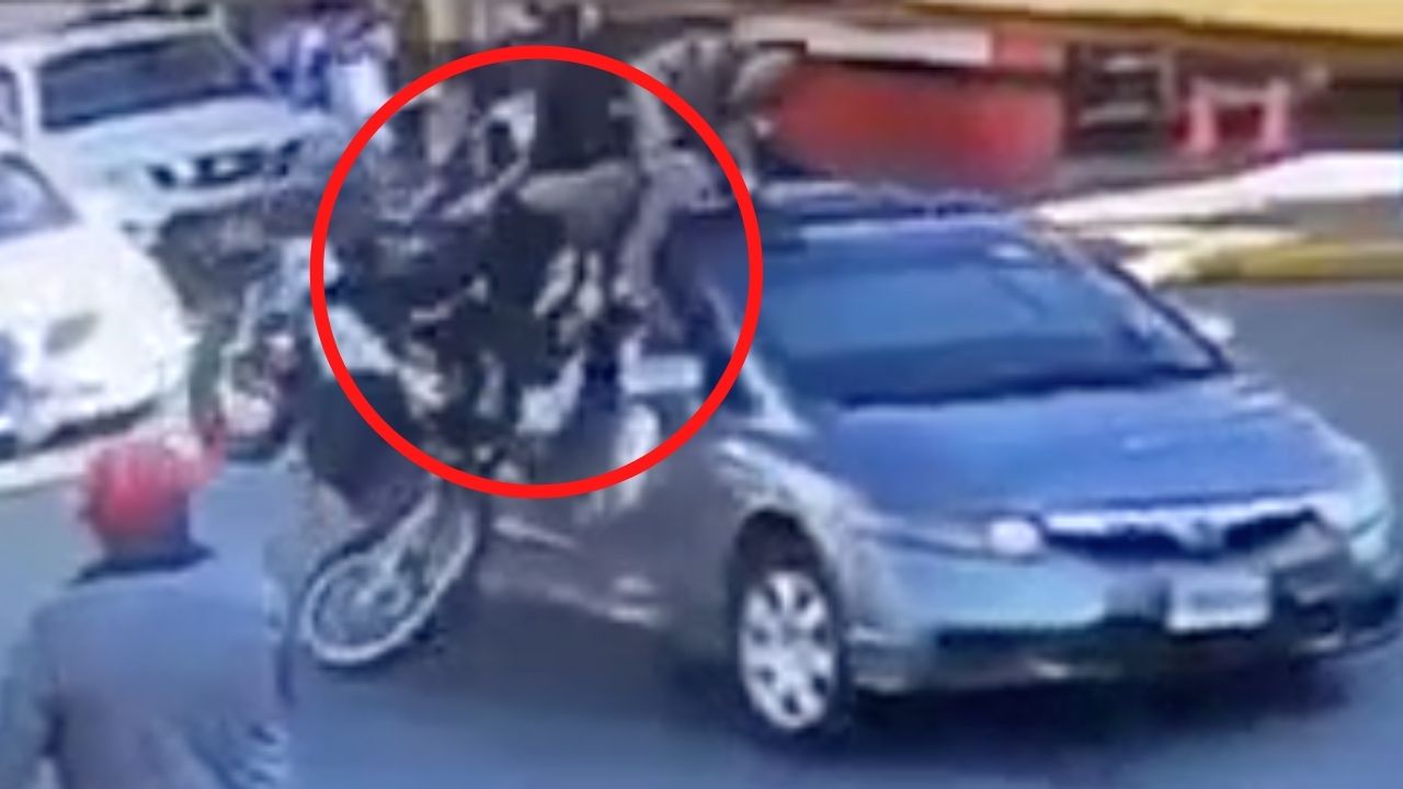 Video: Cámara de seguridad capta colisión entre motocicleta y turismo