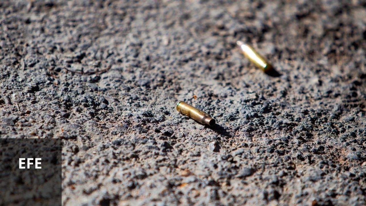 Guardia de seguridad se disparó a sí mismo mientras limpiaba su arma; murió al instante