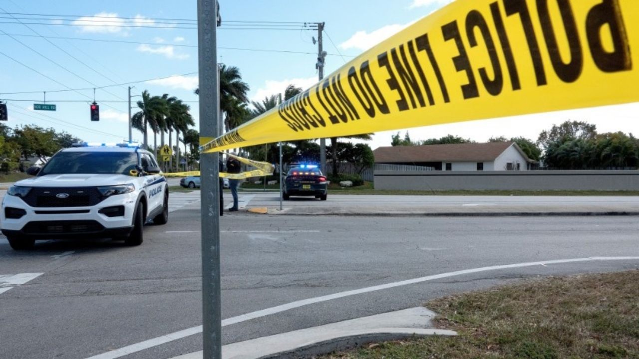 Hombre mata a tres compañeros de trabajo con un bate de béisbol y a cuchilladas