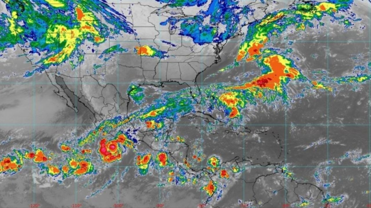 Rick evolucionó a huracán categoría 1 rumbo a costas del Pacífico mexicano