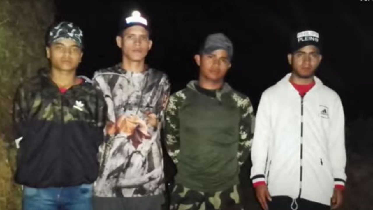 Criminales obligaron a 4 jóvenes a posar para una fotografía antes de acribillarlos a balazos