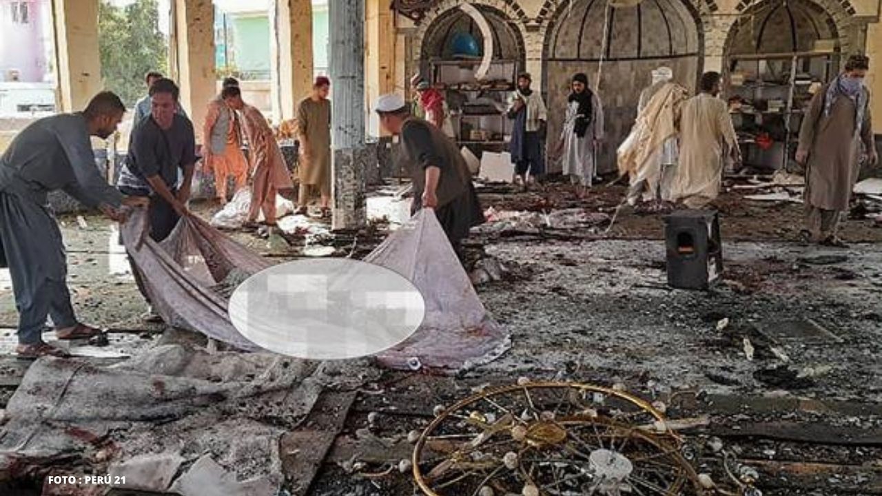 Al menos 80 muertos y 100 heridos en un atentado en una mezquita afgana