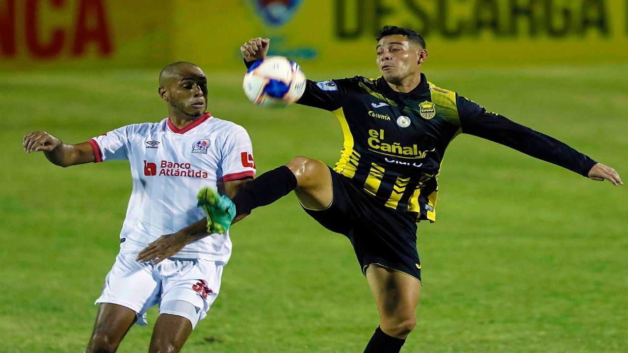 Real España y Olimpia empatan en el estadio Morazán de San Pedro Sula
