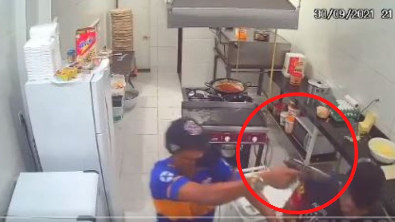Hombre intenta asaltar un negocio, se le cayó la pistola; mira lo que pasó