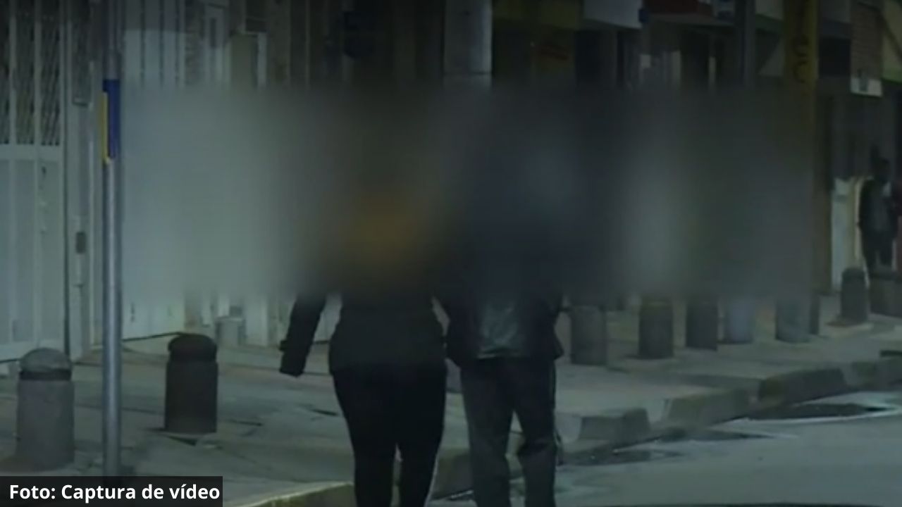 Personas que salen a caminar en reversa a media noche desatan terror en Bogotá