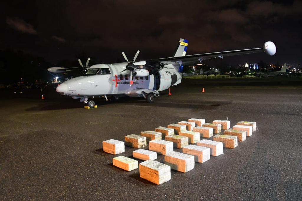 Avioneta y droga decomisada en Brus Laguna  