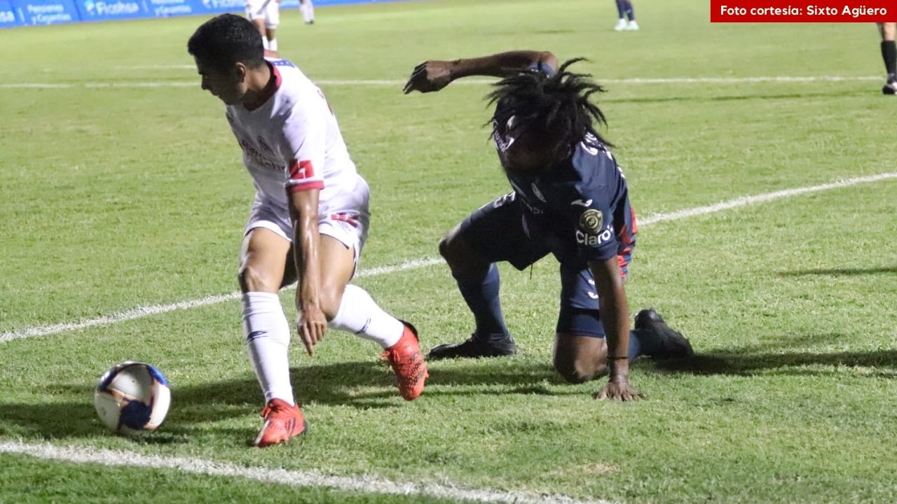 Olimpia y Motagua renuncian al liderato tras empatar a cero en el Nacional