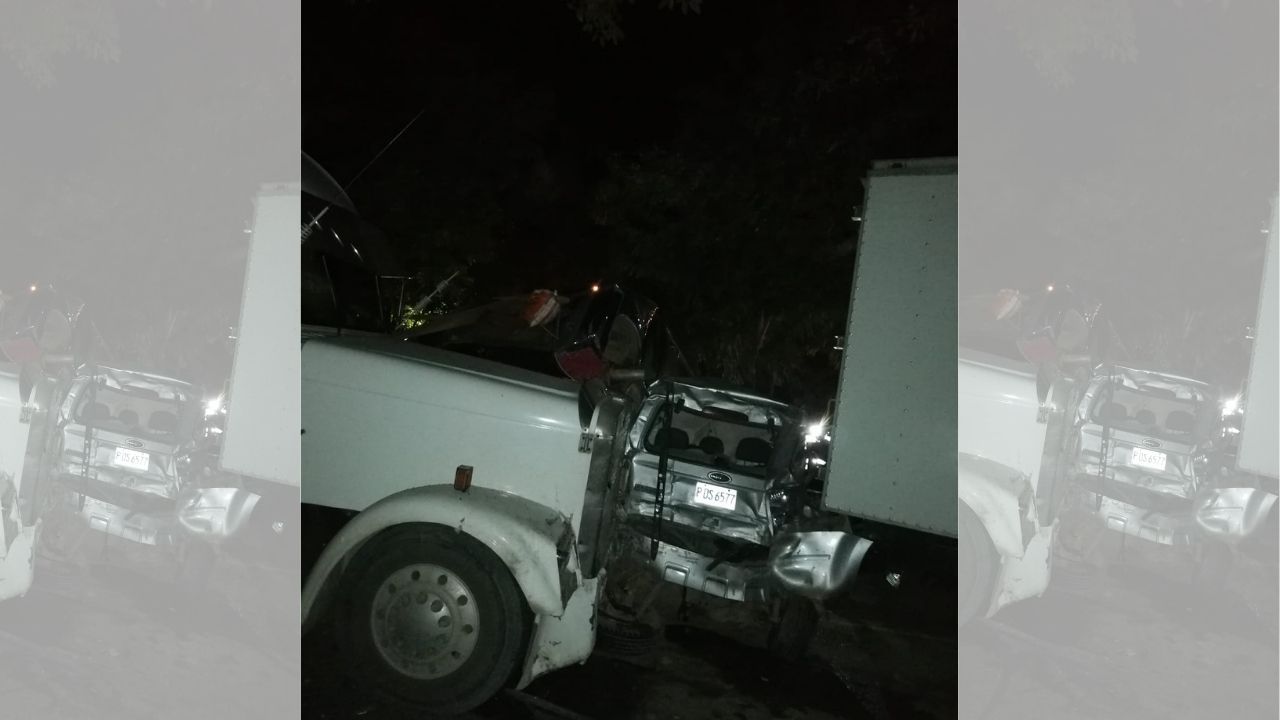 'Estaba estacionado y me arrolló'; hondureño se salvó de morir en accidente de rastra que se llevó 6 vehículos