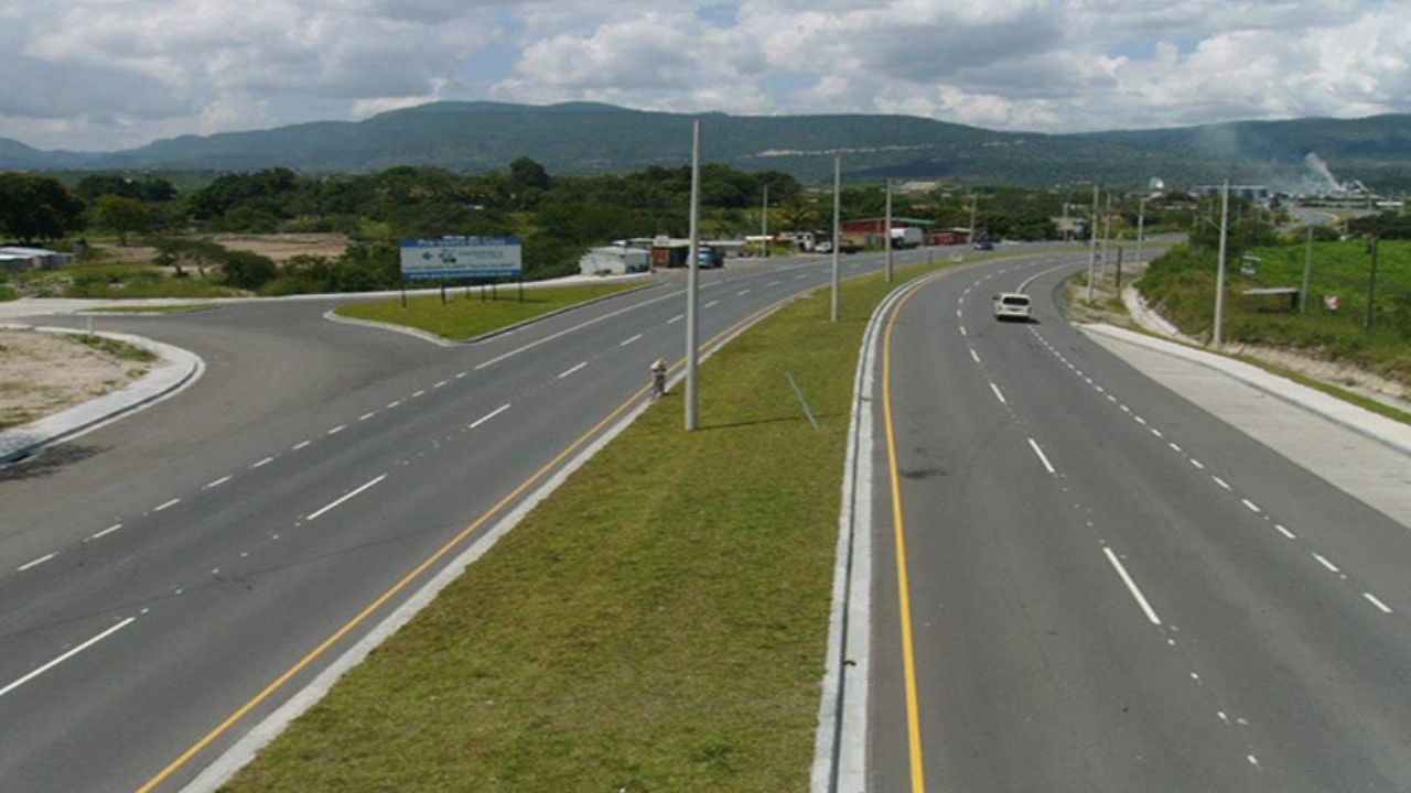 Para seguir mejorando la movilidad de los vecinos, Alcaldía Sampedrana habilita varios tramos en la trocha Oeste del Bulevar Mackay