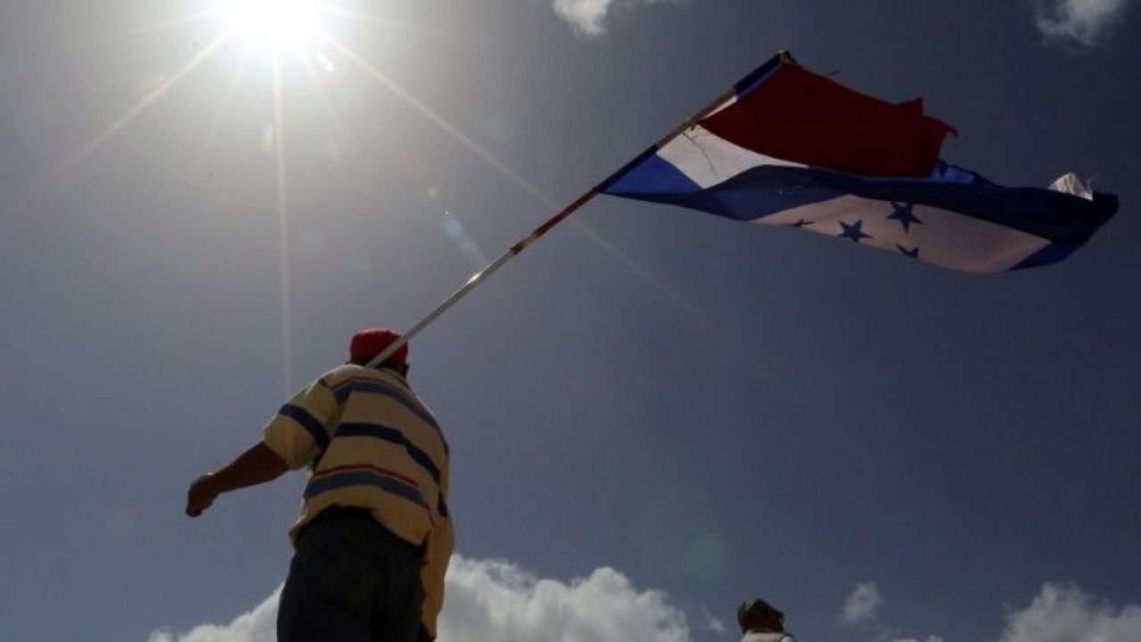 Editorial HRN: Política, democracia y unidad